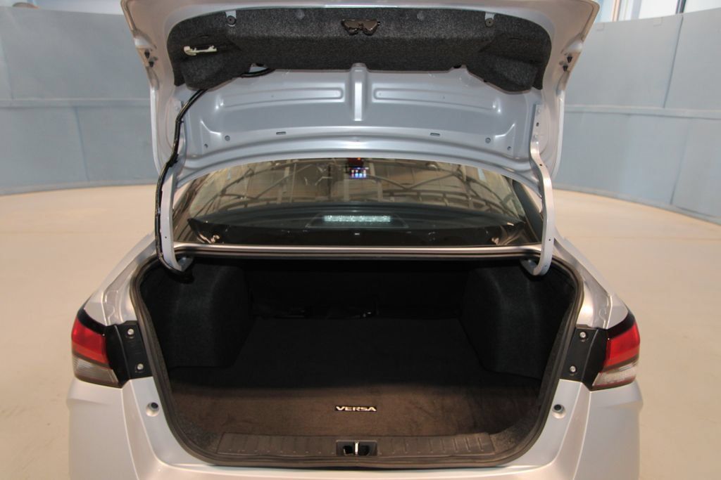 Used 2025 Nissan Versa SV FWD image 34