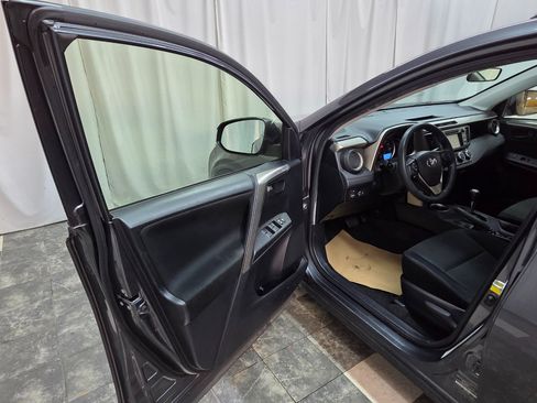 Used 2015 Toyota RAV4 LE image 9