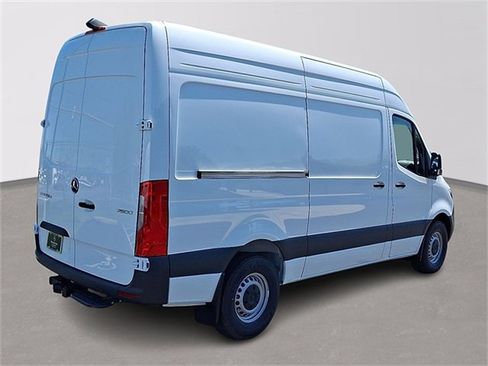 Used 2025 Mercedes-Benz Sprinter 2500 image 4