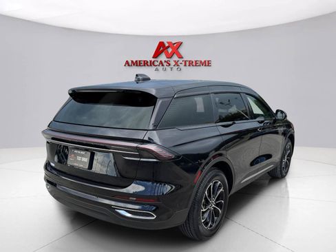 Used 2024 Lincoln Nautilus Premier AWD/4WD image 6