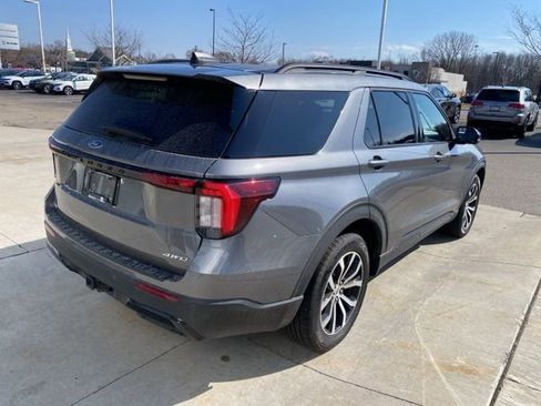 Used 2025 Ford Explorer ST-Line image 3