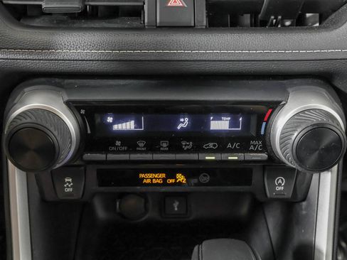 Used 2022 Toyota RAV4 LE AWD/4WD image 30