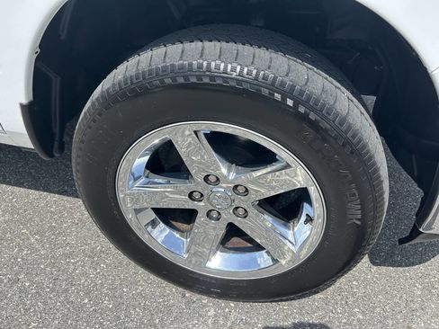 Used 2019 RAM 1500 Classic SLT w/ Luxury Group AWD/4WD image 14