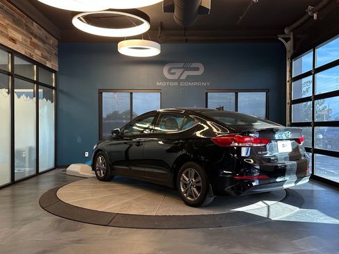 Used 2018 Hyundai Elantra SEL w/ Cargo Package FWD image 5