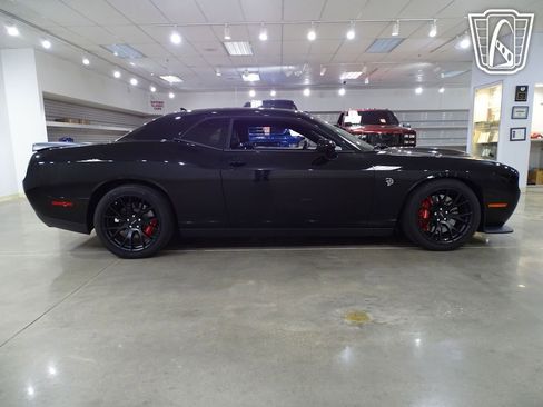 Used 2015 Dodge Challenger SRT Hellcat image 19