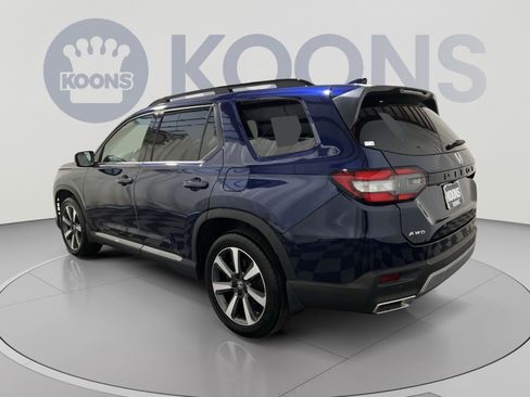Used 2023 Honda Pilot Touring image 4