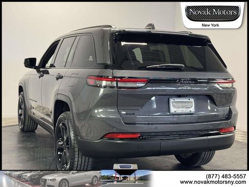 Used 2023 Jeep Grand Cherokee Altitude AWD/4WD image 7
