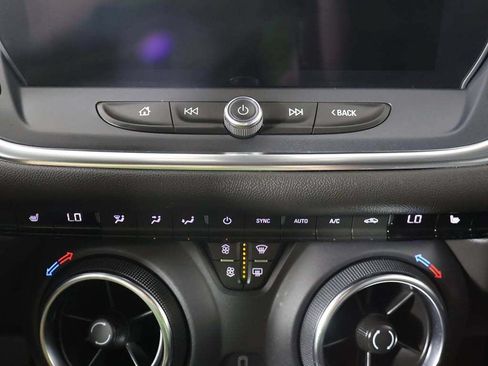 Used 2025 Chevrolet Blazer LT FWD image 39