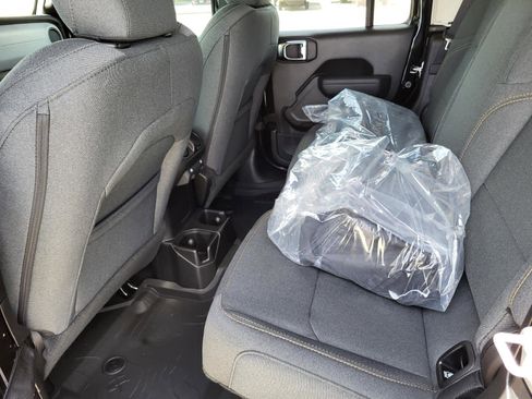 New 2025 Jeep Gladiator Sport image 13