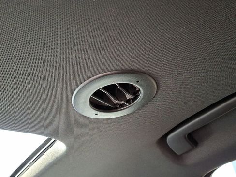 Used 2023 Chevrolet Traverse RS image 28