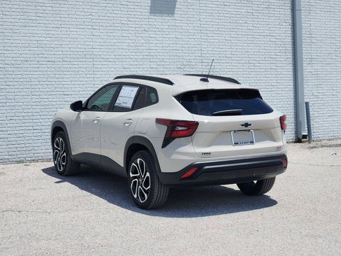 New 2026 Chevrolet Trax RS w/ Driver Confidence Package FWD image 3