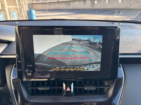 Used 2025 Toyota Corolla Cross LE image 17