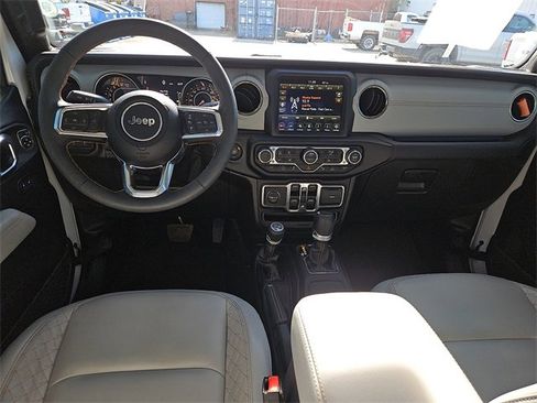 Used 2023 Jeep Gladiator Overland image 12