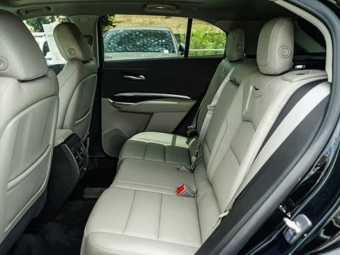 Used 2023 Cadillac XT4 Luxury w/ Cold Weather Package FWD image 18