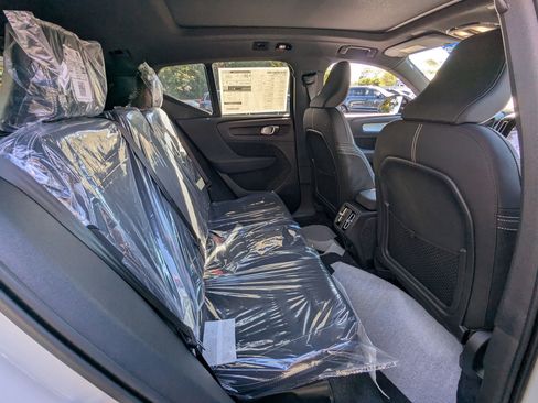 New 2026 Volvo XC40 B5 Ultra w/ Protection Package Premier image 21