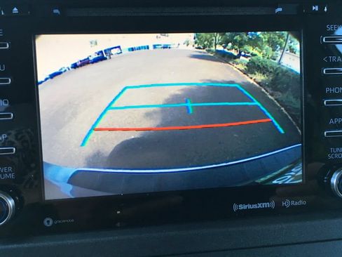 Used 2020 Toyota Sienna LE w/ Carpet Mat Package FWD image 16