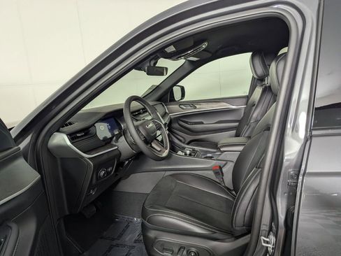 New 2026 Jeep Grand Cherokee Altitude RWD image 10