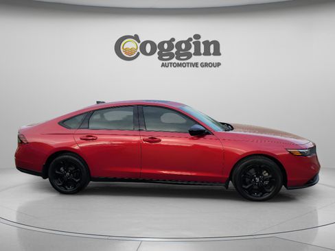 Used 2025 Honda Accord SE image 7