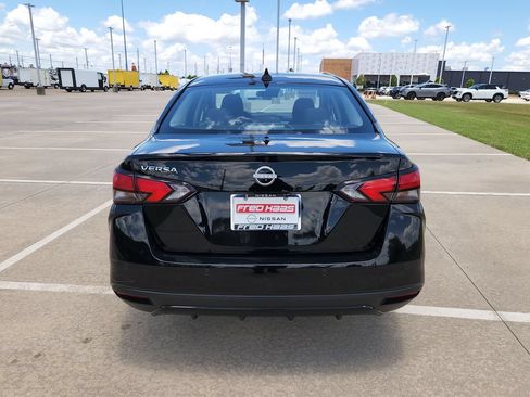 Used 2025 Nissan Versa SV FWD image 6