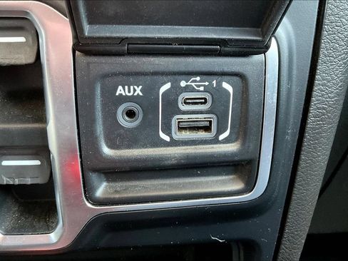 Used 2019 Jeep Wrangler Unlimited Sahara w/ Dual Top Group AWD/4WD image 15