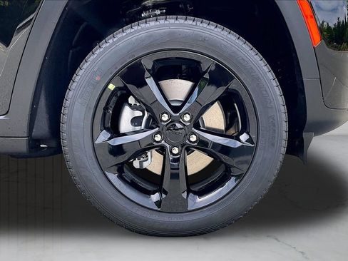 New 2026 Jeep Grand Cherokee L Limited w/ Limited Altitude Package AWD/4WD image 35