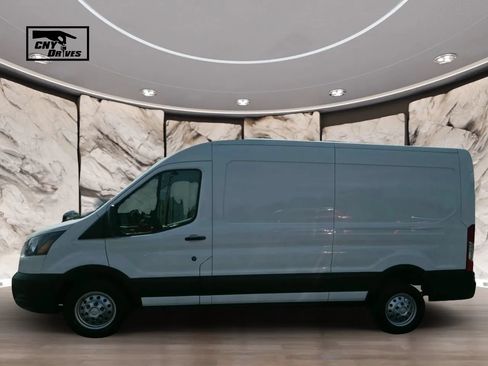 Used 2023 Ford Transit 250 Medium Roof AWD w/ Load Area Protection Package image 6