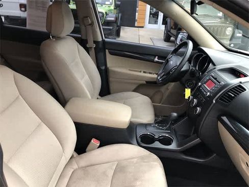 Used 2011 Kia Sorento LX image 29
