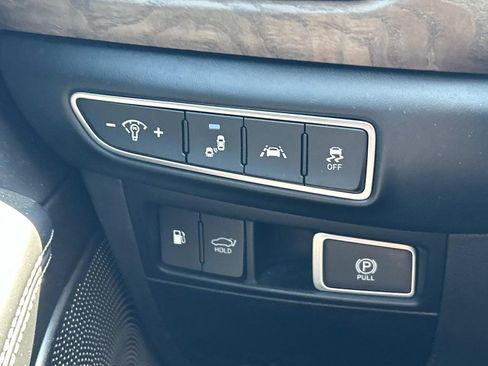 Used 2021 Genesis G90 3.3T Premium RWD image 32