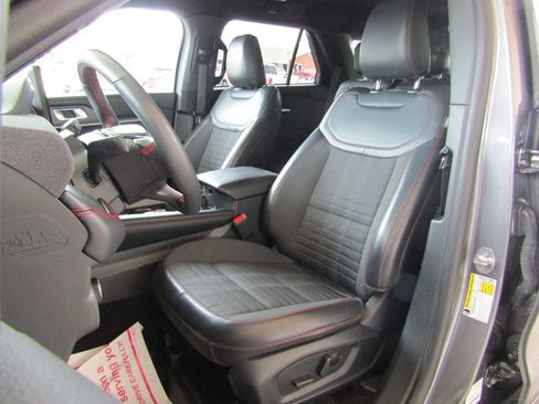 Used 2025 Ford Explorer ST-Line w/ ST-Line Street Pack AWD/4WD image 21