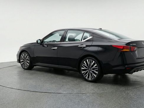 Used 2025 Nissan Altima 2.5 SV FWD image 6