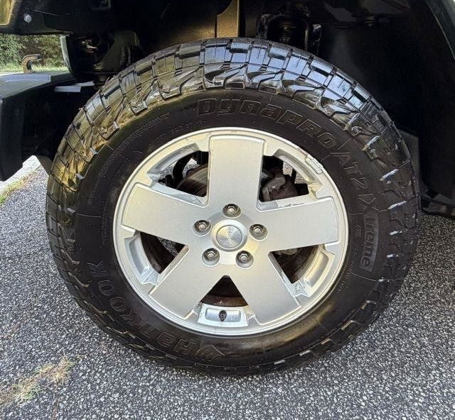 Used 2011 Jeep Wrangler Unlimited Sahara w/ Connectivity Group AWD/4WD image 33