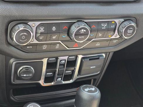 Used 2024 Jeep Wrangler Unlimited Sport AWD/4WD image 18