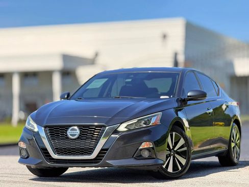 Used 2019 Nissan Altima 2.5 SL FWD image 2