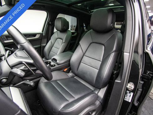 Used 2025 Porsche Cayenne AWD/4WD image 12
