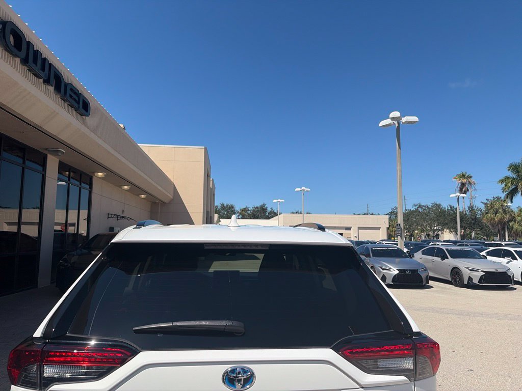 Used 2021 Toyota RAV4 XLE w/ Convenience Package AWD/4WD image 5