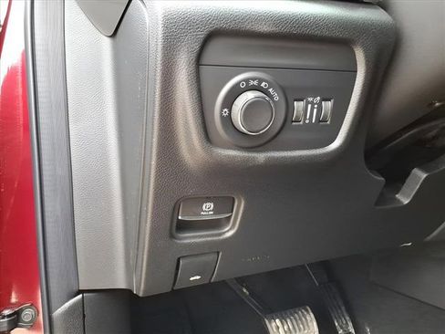 New 2025 Jeep Grand Cherokee Altitude image 16