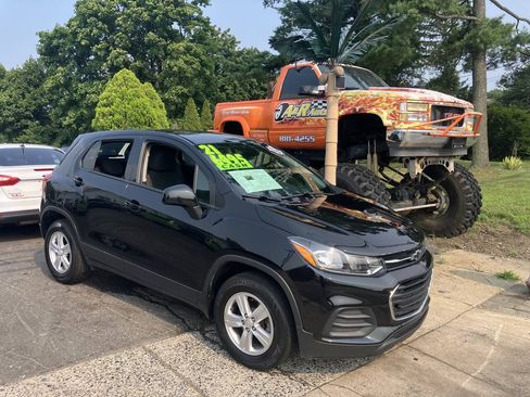 Used 2021 Chevrolet Trax LS w/ Tint and Cruise Package AWD/4WD image 2