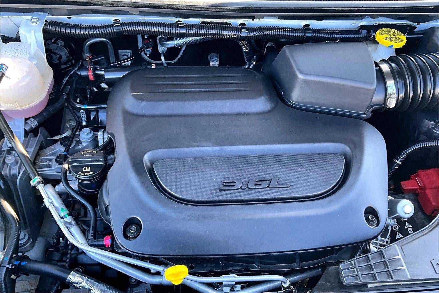 Used 2026 Chrysler Pacifica Select FWD image 9