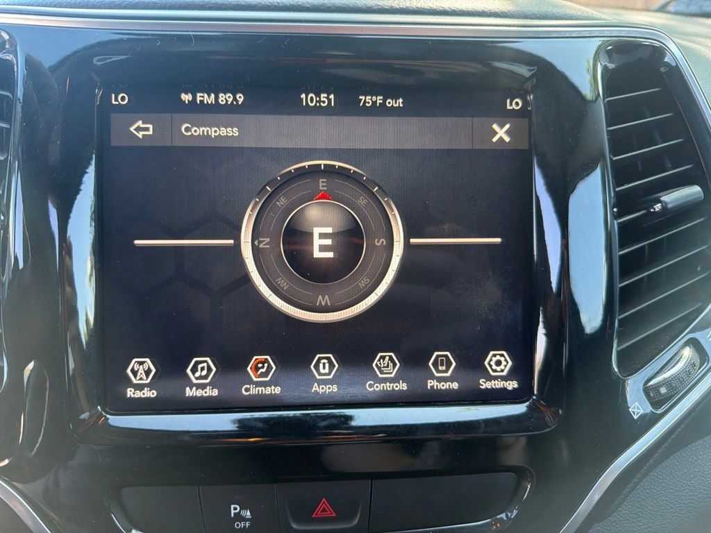 Used 2019 Jeep Cherokee Limited AWD/4WD image 21