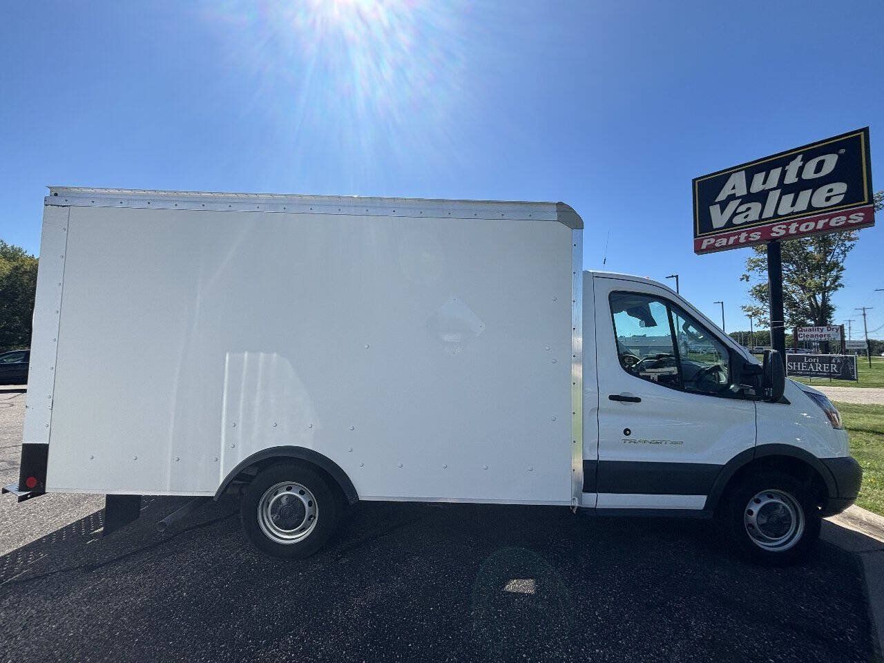 Used 2018 Ford Transit 250 138 RWD image 2