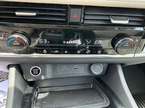 Certified 2023 Nissan Rogue SV w/ SV Premium Package FWD image 17