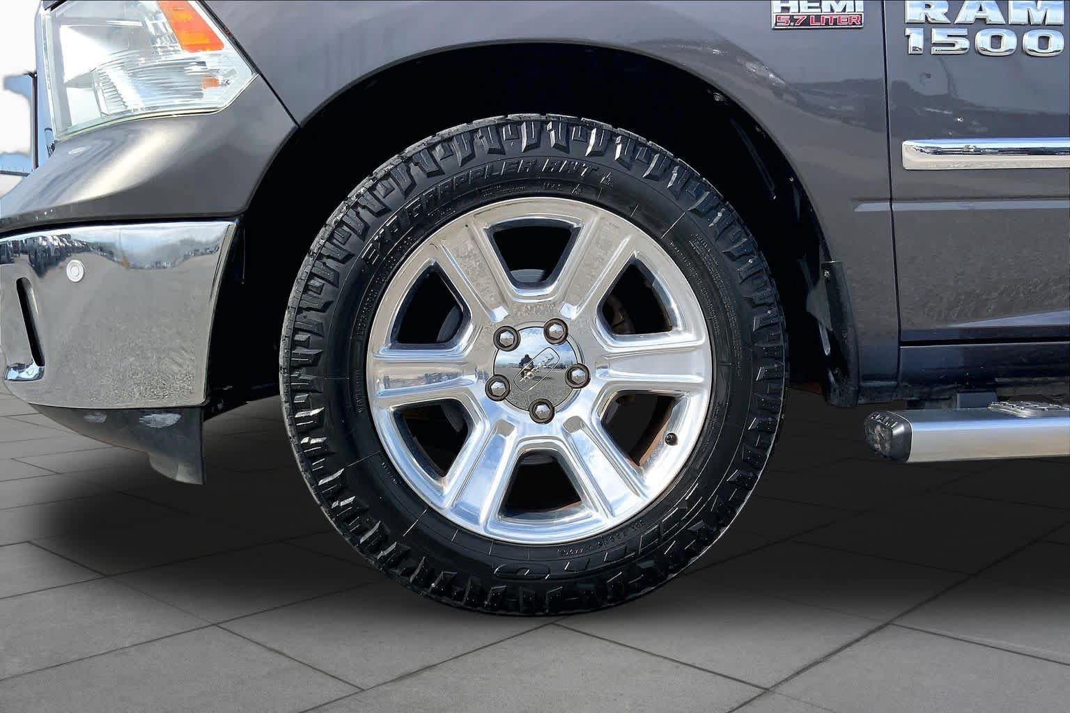 Used 2017 RAM 1500 SLT RWD image 11