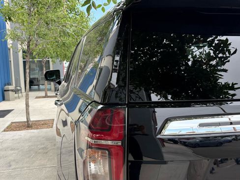 Used 2024 Chevrolet Tahoe Premier w/ Premium Package RWD image 13
