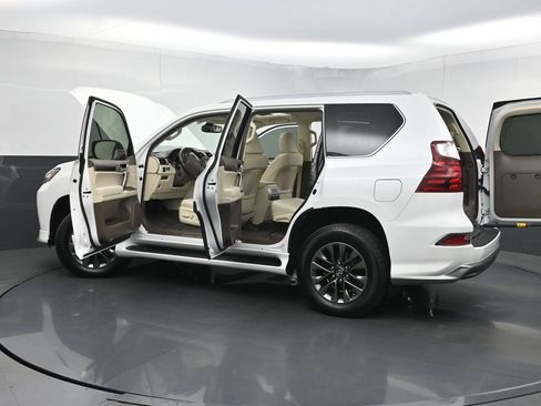 Used 2019 Lexus GX 460 Luxury AWD/4WD image 41