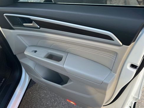 Used 2021 Volkswagen Atlas SE FWD image 15