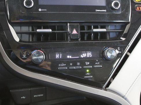 Used 2023 Toyota Camry SE image 24