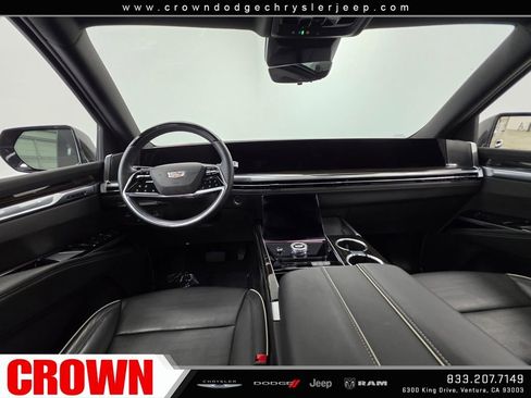 Used 2025 Cadillac Escalade ESV Premium Luxury image 19