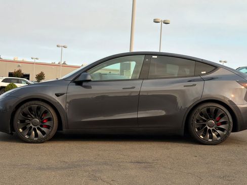 Used 2022 Tesla Model Y Performance AWD/4WD image 9
