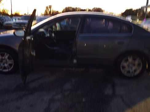 Used 2005 Nissan Altima 2.5 S w/ (S02) Side Airbags Pkg image 2