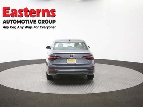 Used 2024 Volkswagen Jetta SE FWD image 30